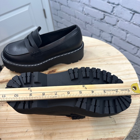 Torrid Lug Outsole Chunky Loafer Size 8WW Black Slip On Round Toe 90s Academia - Picture 8 of 10